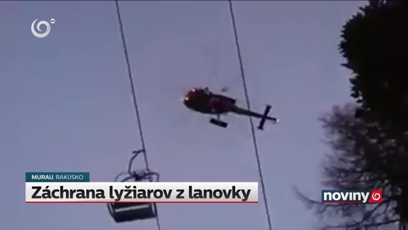 Záchrana lyžiarov z lanovky