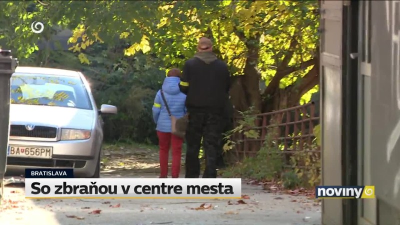 So zbraňou v centre mesta