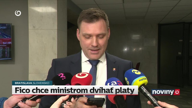 Fico chce ministrom dvíhať platy