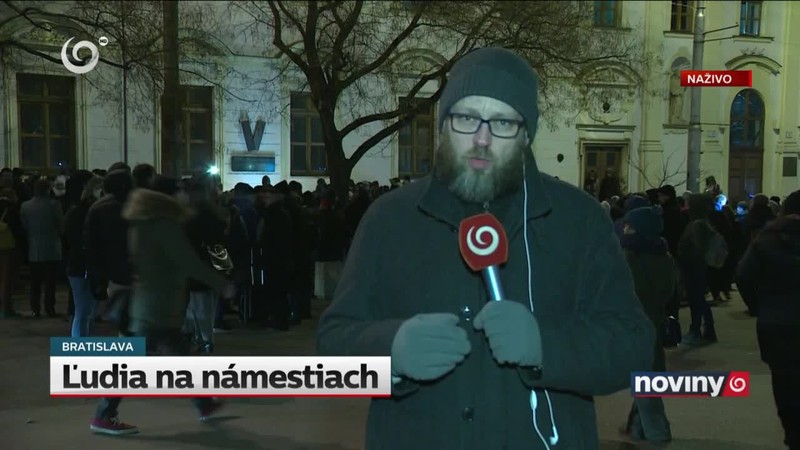 Ľudia na námestiach