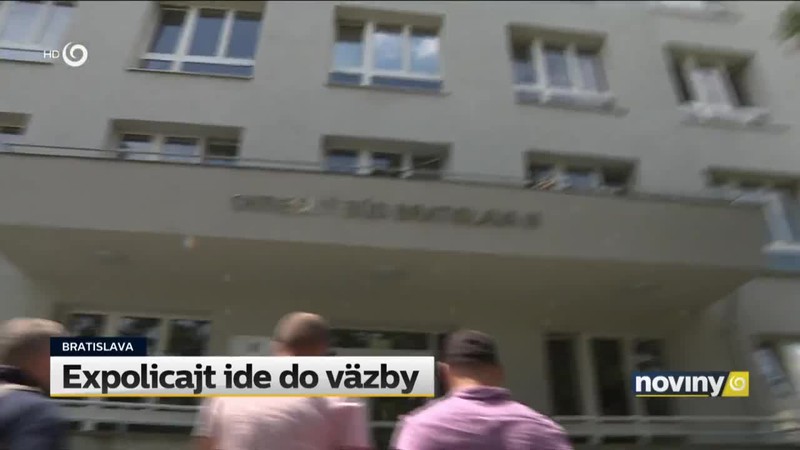 Expolicajt ide do väzby