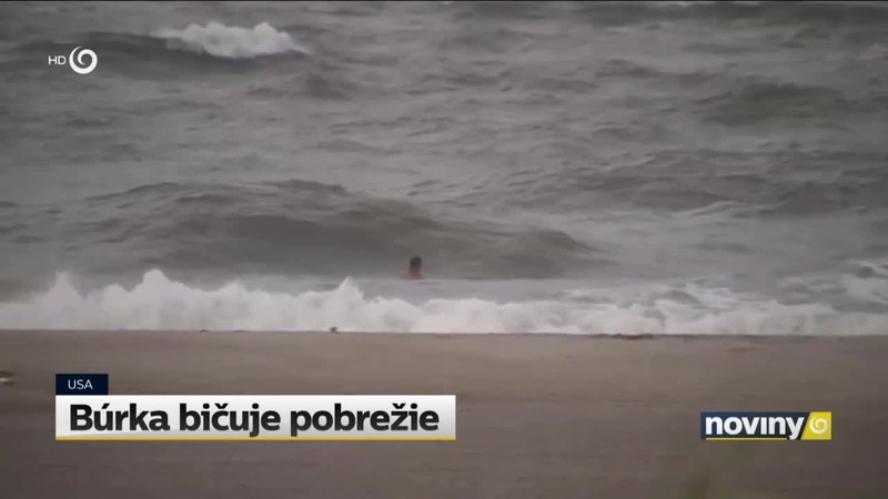 Búrka bičuje pobrežie