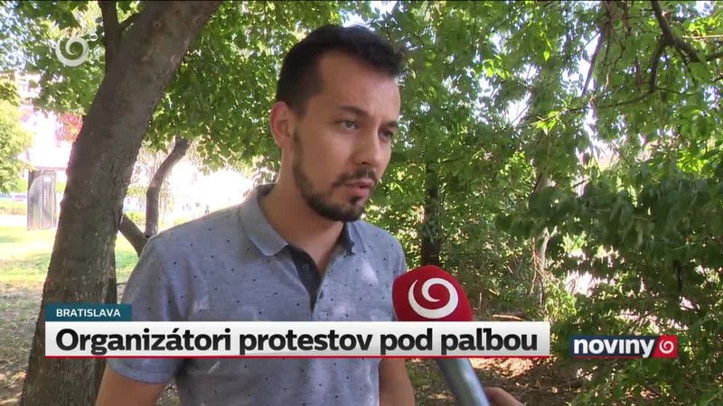 Organizátori protestov pod paľbou