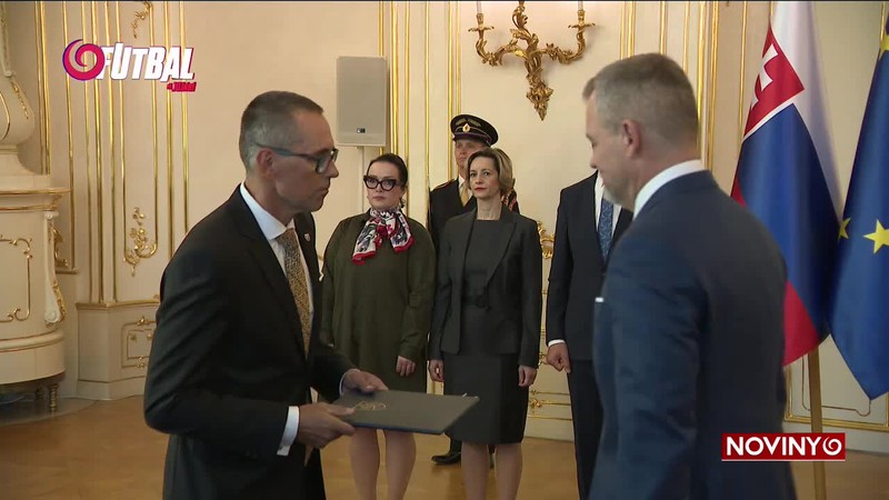S DEKRÉTMI V RUKÁCH