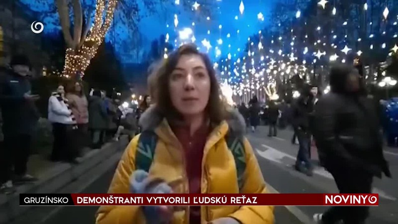 DEMONŠTRANTI VYTVORILI ĽUDSKÚ REŤAZ