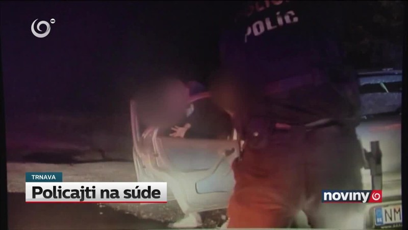 Policajti na súde