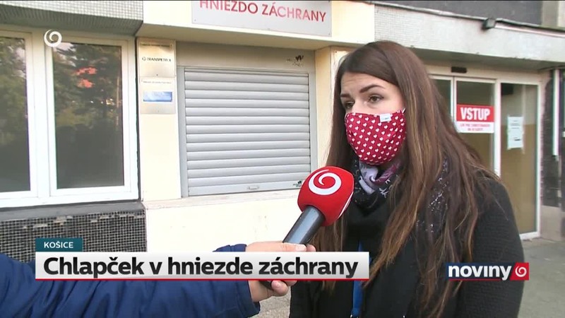 Chlapček v hniezde záchrany