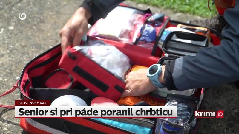 Senior si pri páde poranil chrbticu