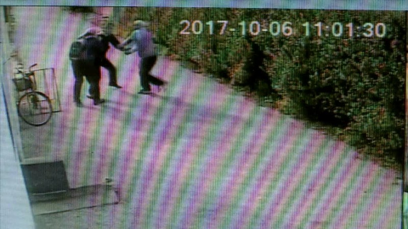 Lupič prepadol obchod. K zemi ho zložili dvaja čiperní seniori
