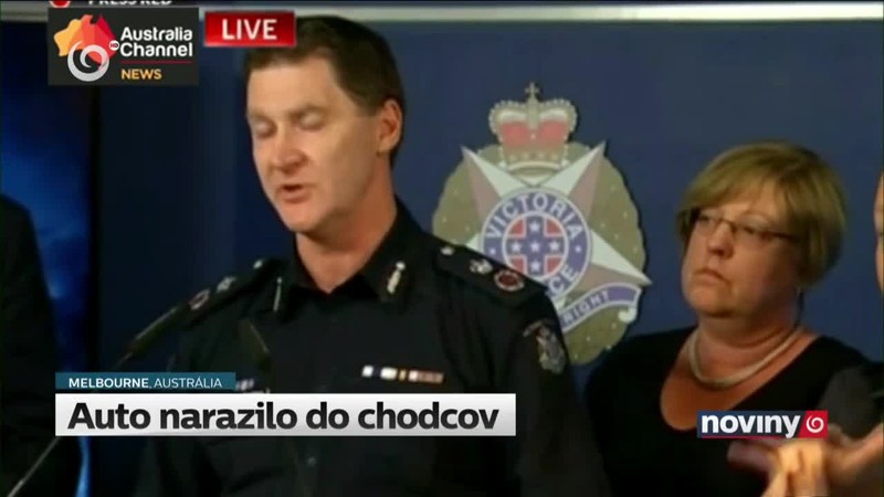 Auto narazilo do chodcov