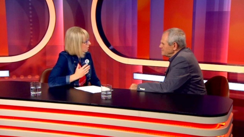 O saku a Sakovej, o víne a novinároch a o (ne)šťastných dôchodcoch