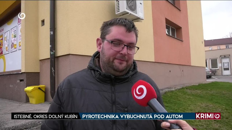 PYROTECHNIKA VYBUCHNUTÁ POD AUTOM