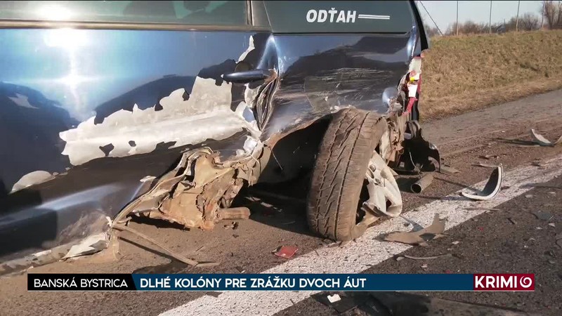 DLHÉ KOLÓNY PRE ZRÁŽKU DVOCH ÁUT