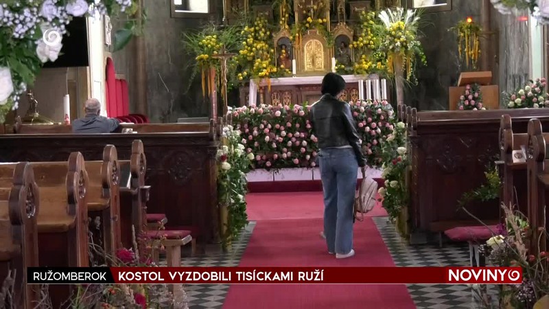 KOSTOL VYZDOBILI TISÍCKAMI RUŽÍ