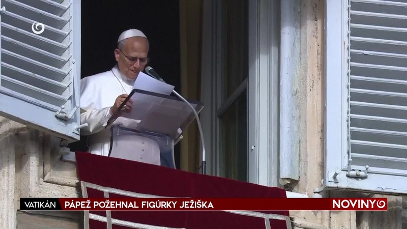 PÁPEŽ POŽEHNAL FIGÚRKY JEŽIŠKA