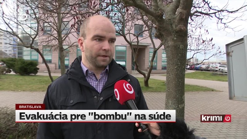 Evakuácia pre "bombu" na súde