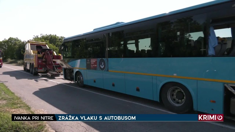 ZRÁŽKA VLAKU S AUTOBUSOM