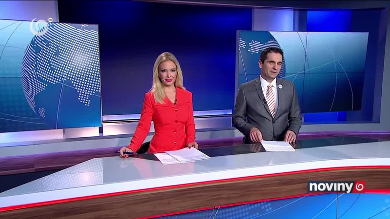 Autom vletel do bazéna