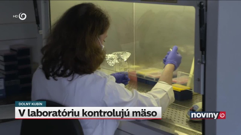 V laboratóriu kontrolujú mäso