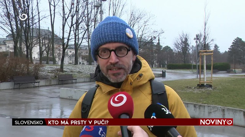 KTO MÁ PRSTY V PUČI?