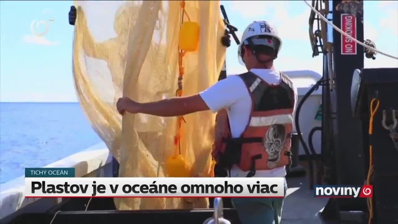 Plastov je v oceáne omnoho viac