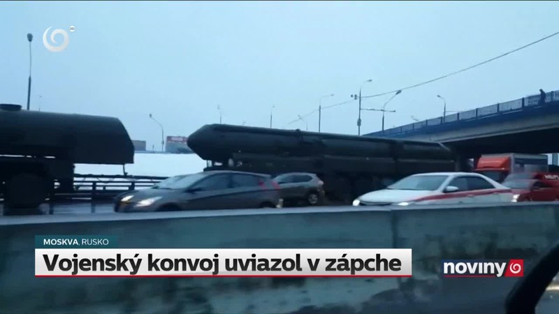 Vojenský konvoj uviazol v zápche