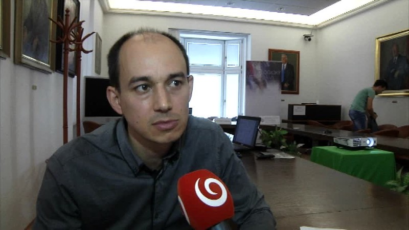 Štát diktuje minimálnu mzdu súkromníkom. Na svojich zamestnancov zabúda