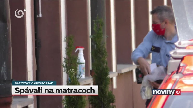 Spávali na matracoch