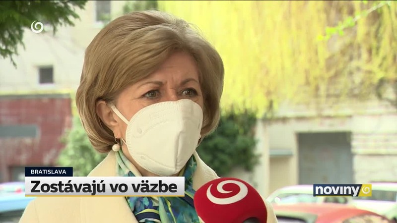 Zostávajú vo väzbe