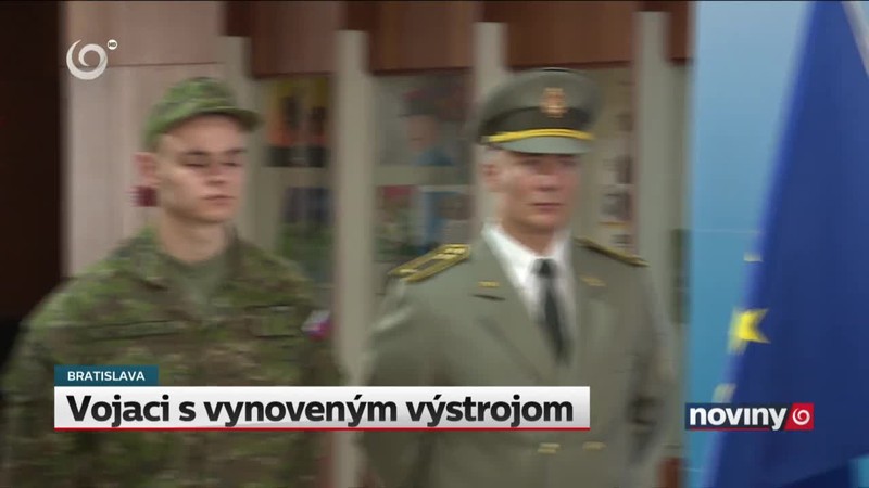 Vojaci s vynoveným výstrojom