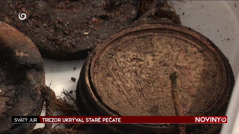 TREZOR UKRÝVAL STARÉ PEČATE