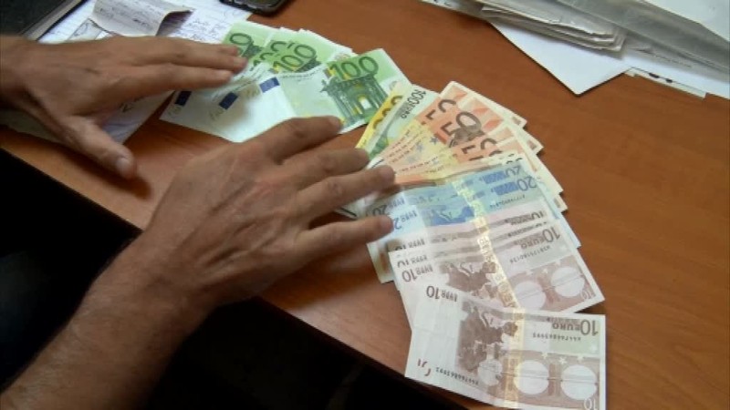 Muž nechal na pumpe obálku plnú peňazí. Nič pritom nekupoval