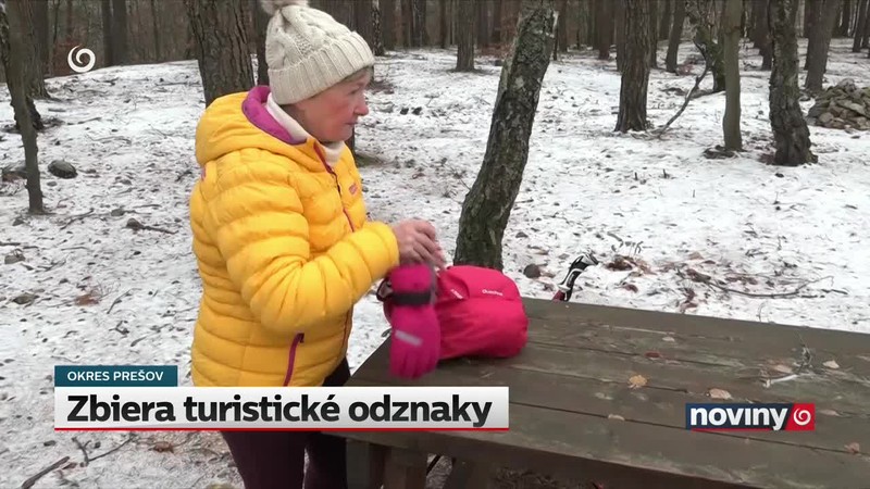 Zbiera turistické odznaky