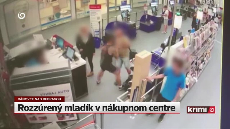 Rozzúrený mladík v nákupnom centre