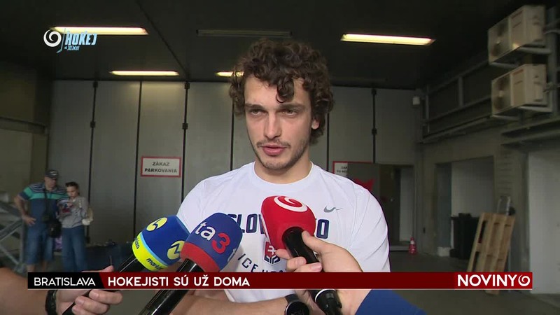 HOKEJISTI SÚ UŽ DOMA