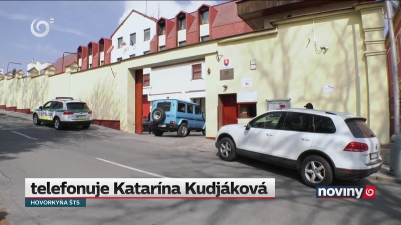 Predĺžili im väzbu