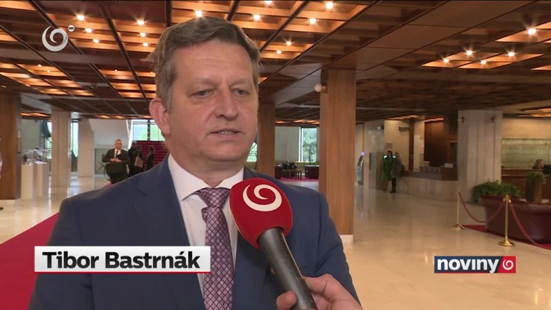 Hlasovanie o hymnách odložili