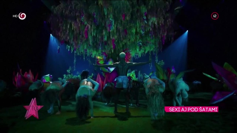 Rihanna SEXI AJ POD ŠATAMI