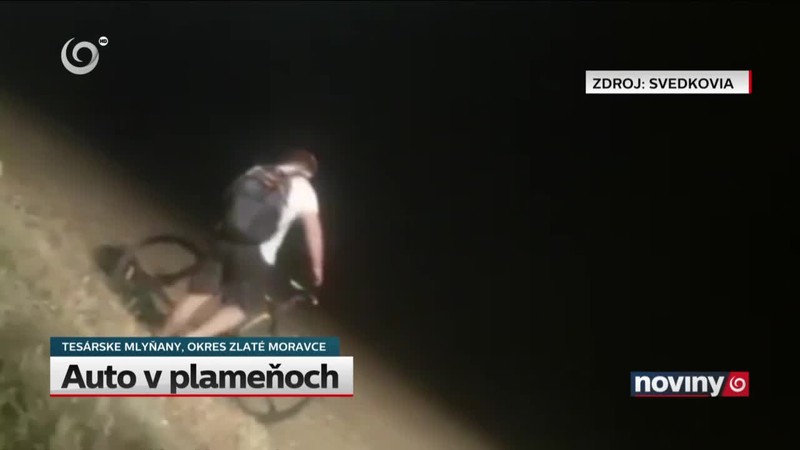 Auto v plameňoch