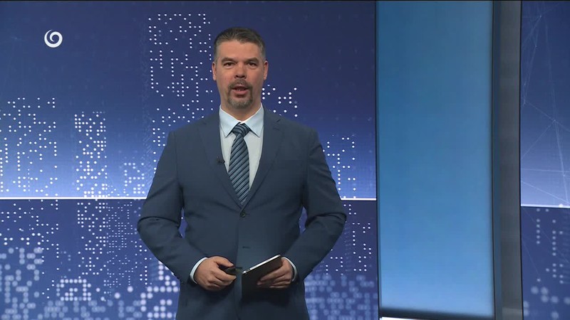 KAMIÓN UVIAZOL NA ÚZKEJ CESTE