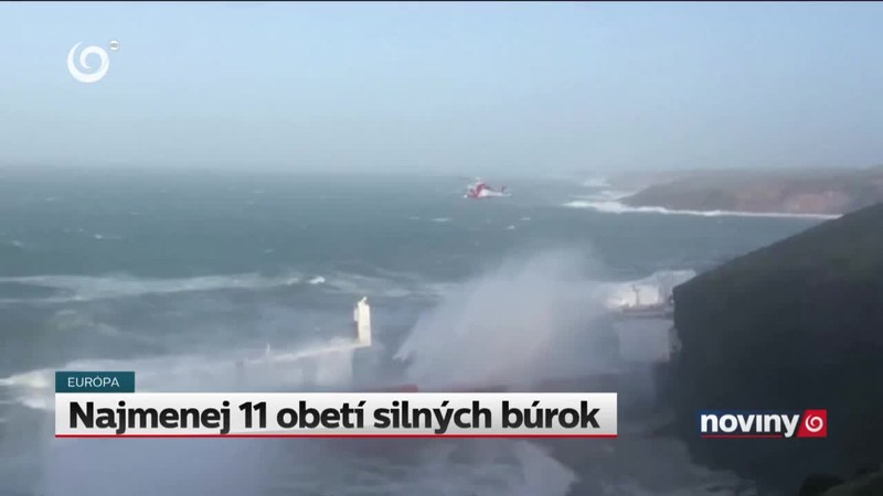 Najmenej 11 obetí silných búrok