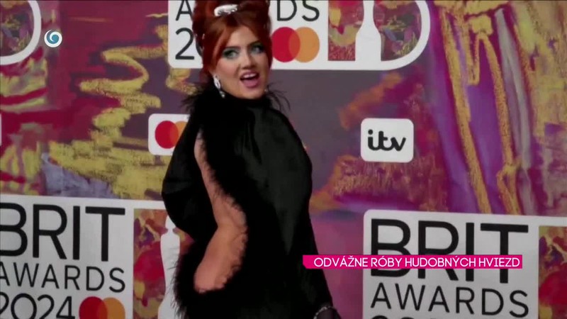 ODVÁŽNE RÓBY HUDOBNÝCH HVIEZD