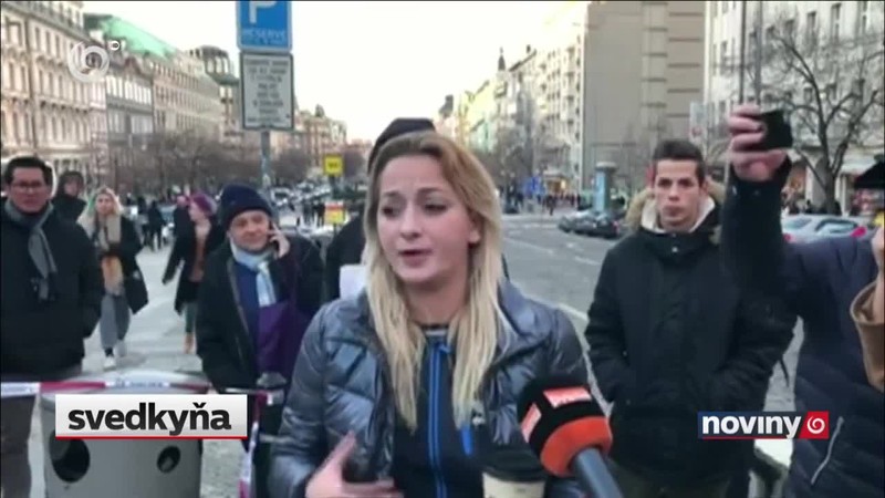 V centre Prahy sa podpálil muž