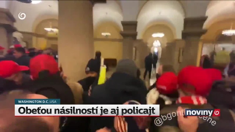 Obeťou násilností je aj policajt
