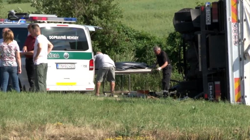 Pri zrážke dodávky a auta zomreli štyria ľudia