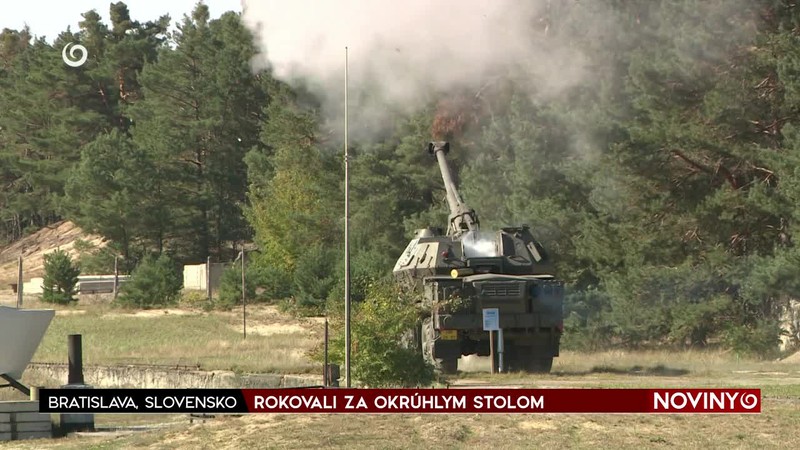 ROKOVALI ZA OKRÚHLYM STOLOM