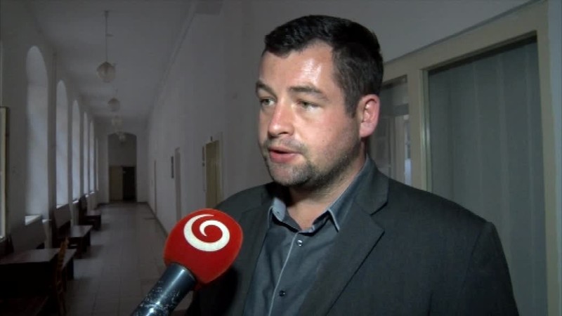 Pre možný justičný omyl skončil ich syn za mrežami. Zdá sa im, že bojujú s veternými mlynmi