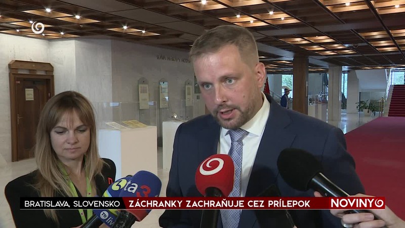 ZÁCHRANKY ZACHRAŇUJE CEZ PRÍLEPOK