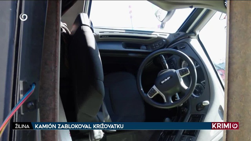 KAMIÓN ZABLOKOVAL KRIŽOVATKU