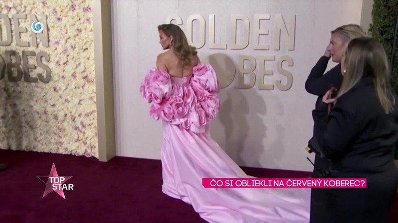 ČO SI OBLIEKLI NA ČERVENÝ KOBEREC?
